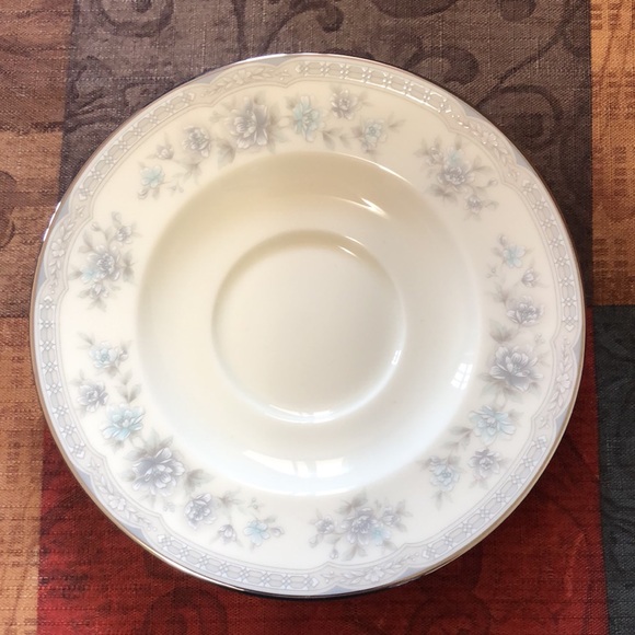 COPY - 🌟Vintage Noritake Fine Bone China🌟5 piece place setting. - Picture 15 of 16
